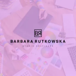 Biurko grafika z tabletem, laptopem, paletami kolorów i logotypem Barbary Rutkowskiej na ekranie.