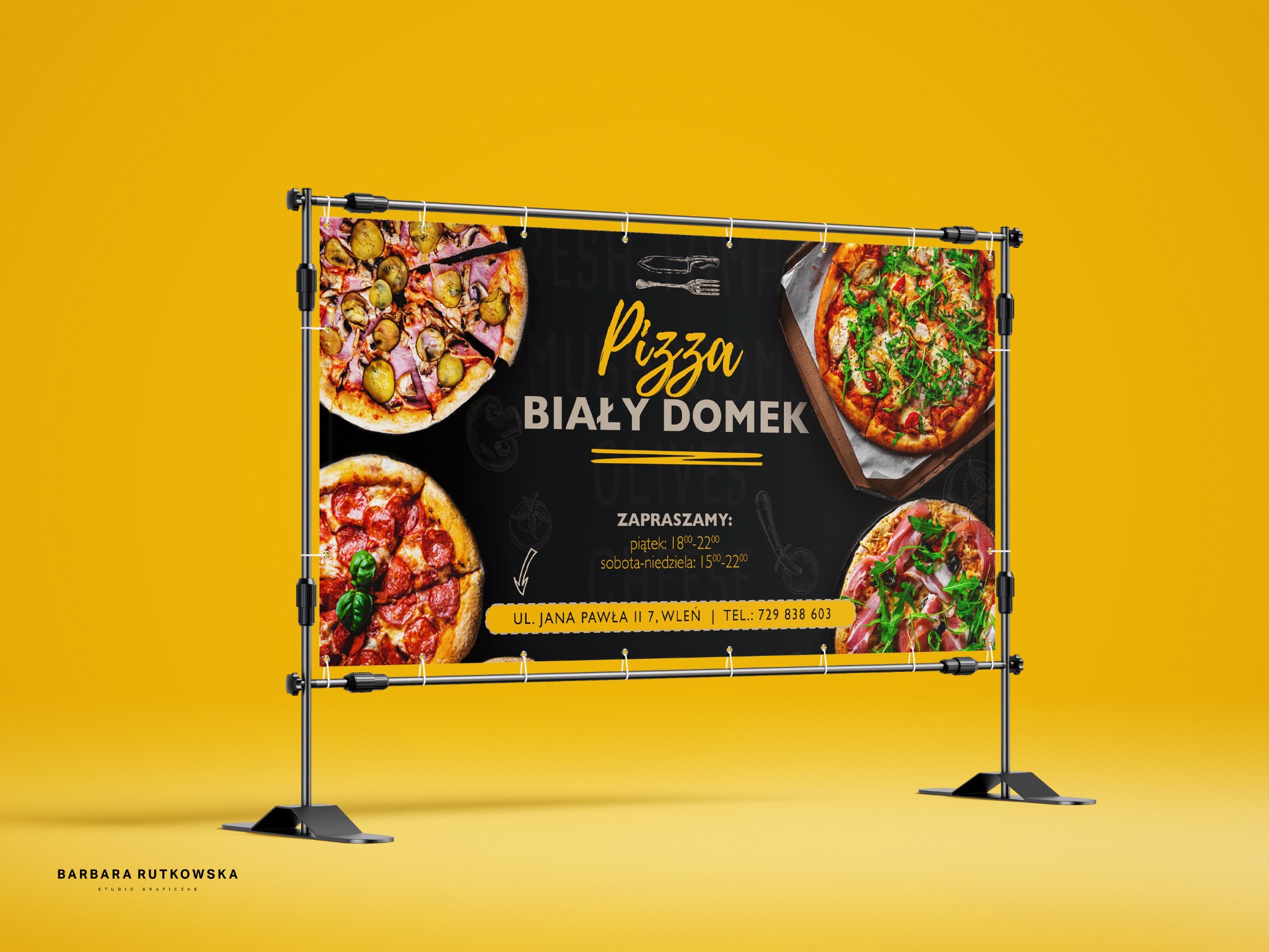 Stojak reklamowy z banerem prezentującym menu pizzy z restauracji Biały Domek, na żółtym tle.