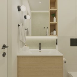 Poligon Design Tomasz Ciurka - Nowoczesna łazienka w jasnych barwach: drewniana szafka pod umywalką, minimalistyczna armatura, okrągłe lampy i lustro z półkami. Widoczna toaleta i drzwi.