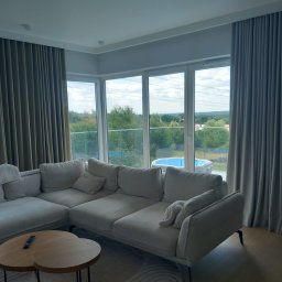 Nowocześnie-Praktycznie
Szyny sufitowe- system WAVE.
Zasłony, tkanina z firmy CAMENGO.