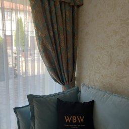 WBW Studio Dekoracyjne Okien - Stylowe wnętrze. Zasłony podpięte troczkiem. Lambrekiny, firany, poduszki. Tkaniny z firmy RAD POL.