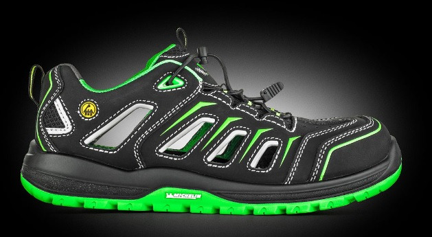 Czarne, niskie buty robocze z zielonymi akcentami i białą nicią szwów, widoczne logo Michelin na podeszwie, prezentowane przez firmę z Gowarzewa.