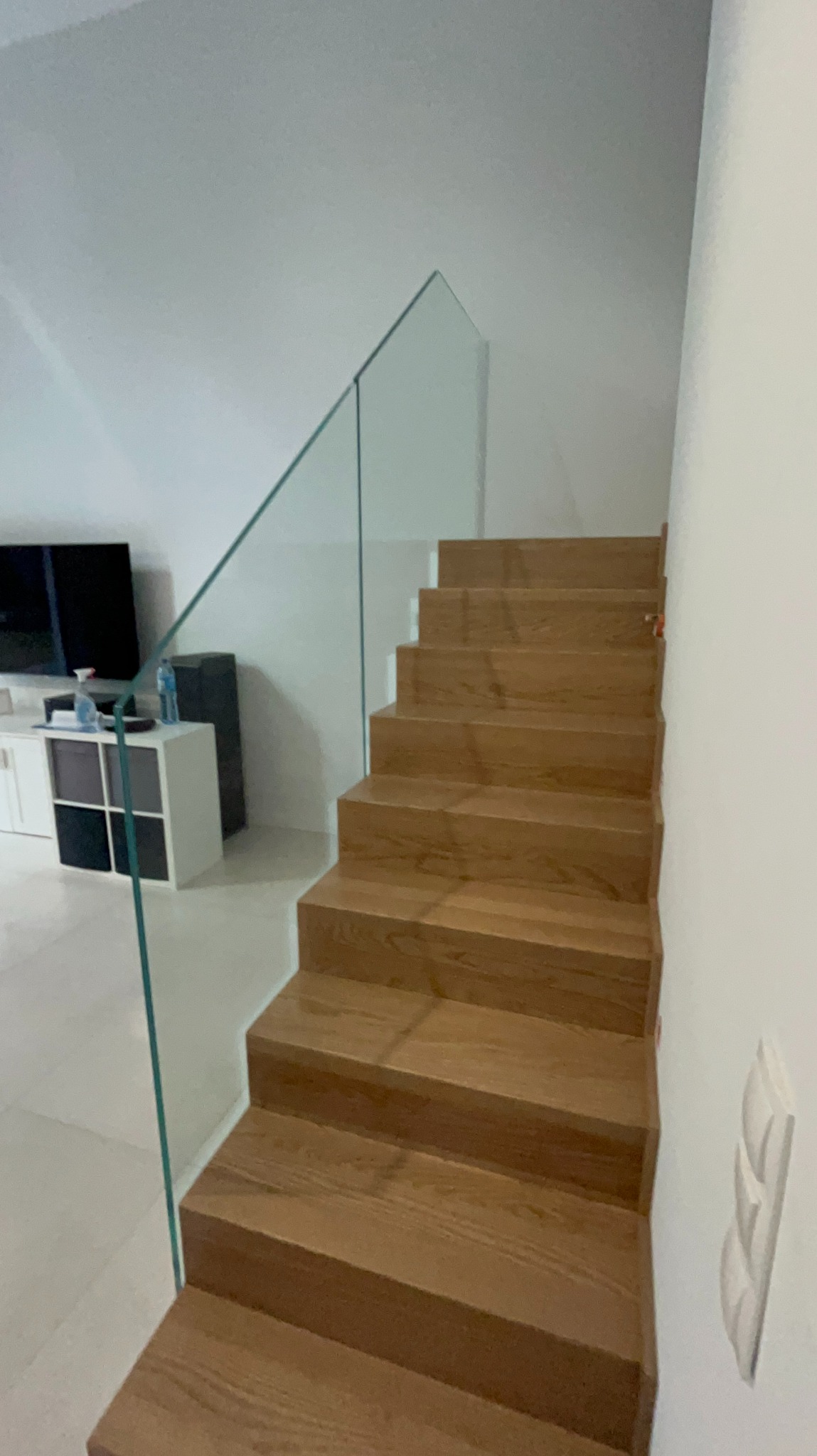 Balustrada schodowa montowana na uchwyty typu rotula