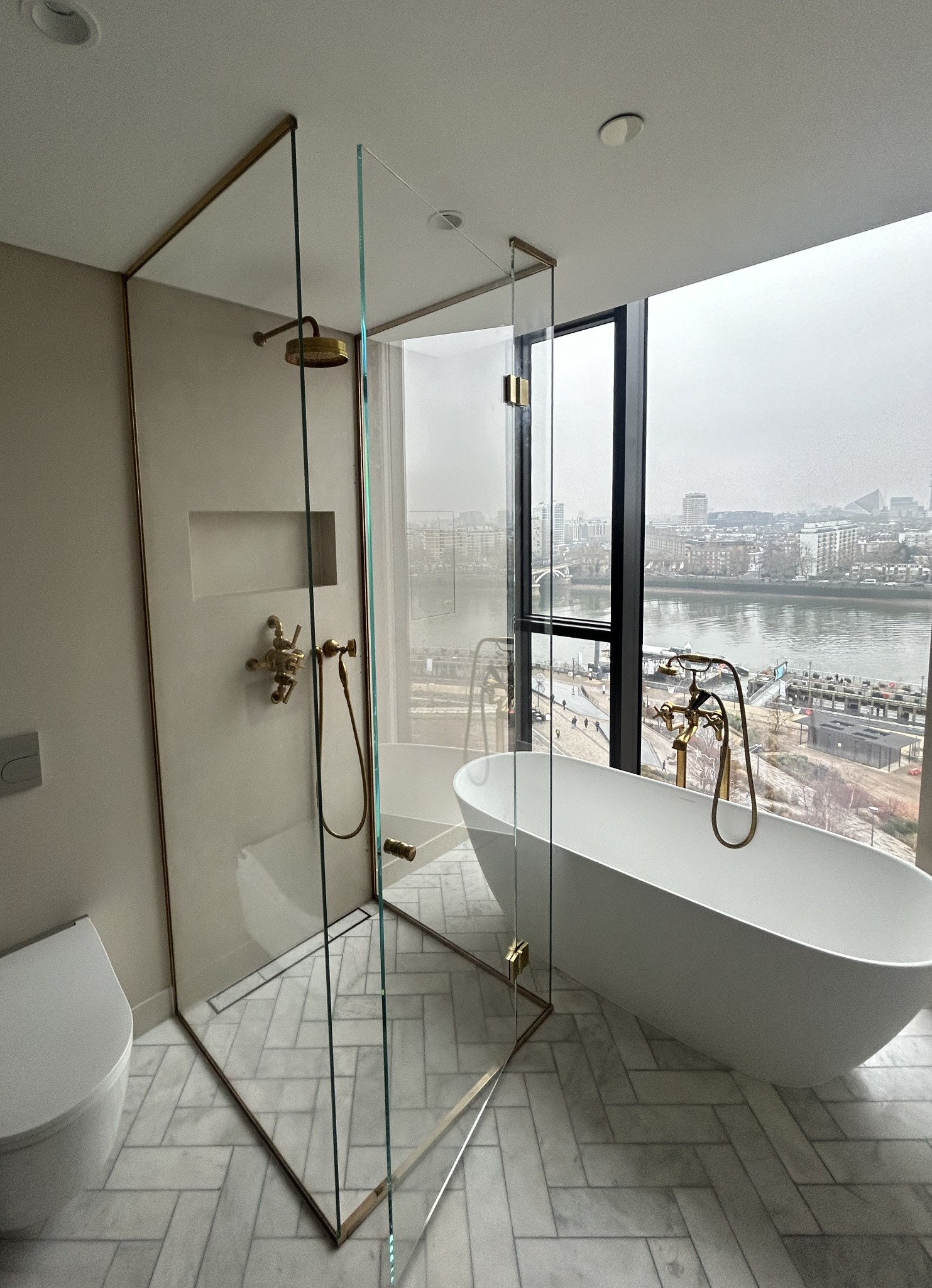 Prysznic z rogiem szkło/szkło, klejonym na klej UV