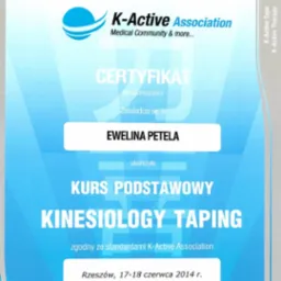 Certyfikat ukończenia kursu podstawowego Kinesiology Taping przez Ewelinę Petelę, wydany przez K-Active Association w Rzeszowie, 17-18 czerwca 2014.