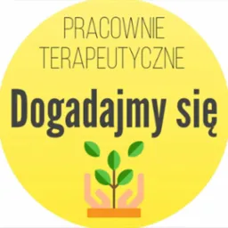 Żółte logo Pracownie Terapeutyczne z napisem 'Dogadajmy się' i stylizowanym rysunkiem rośliny w dłoniach.