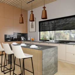 Nowoczesna kuchnia z wyspą, marmurowym blatem i trzema hokerami, oświetlona wiszącymi lampami w kolorze miedzi, z widokiem na jesienny ogród przez okno z czarnymi żaluzjami.