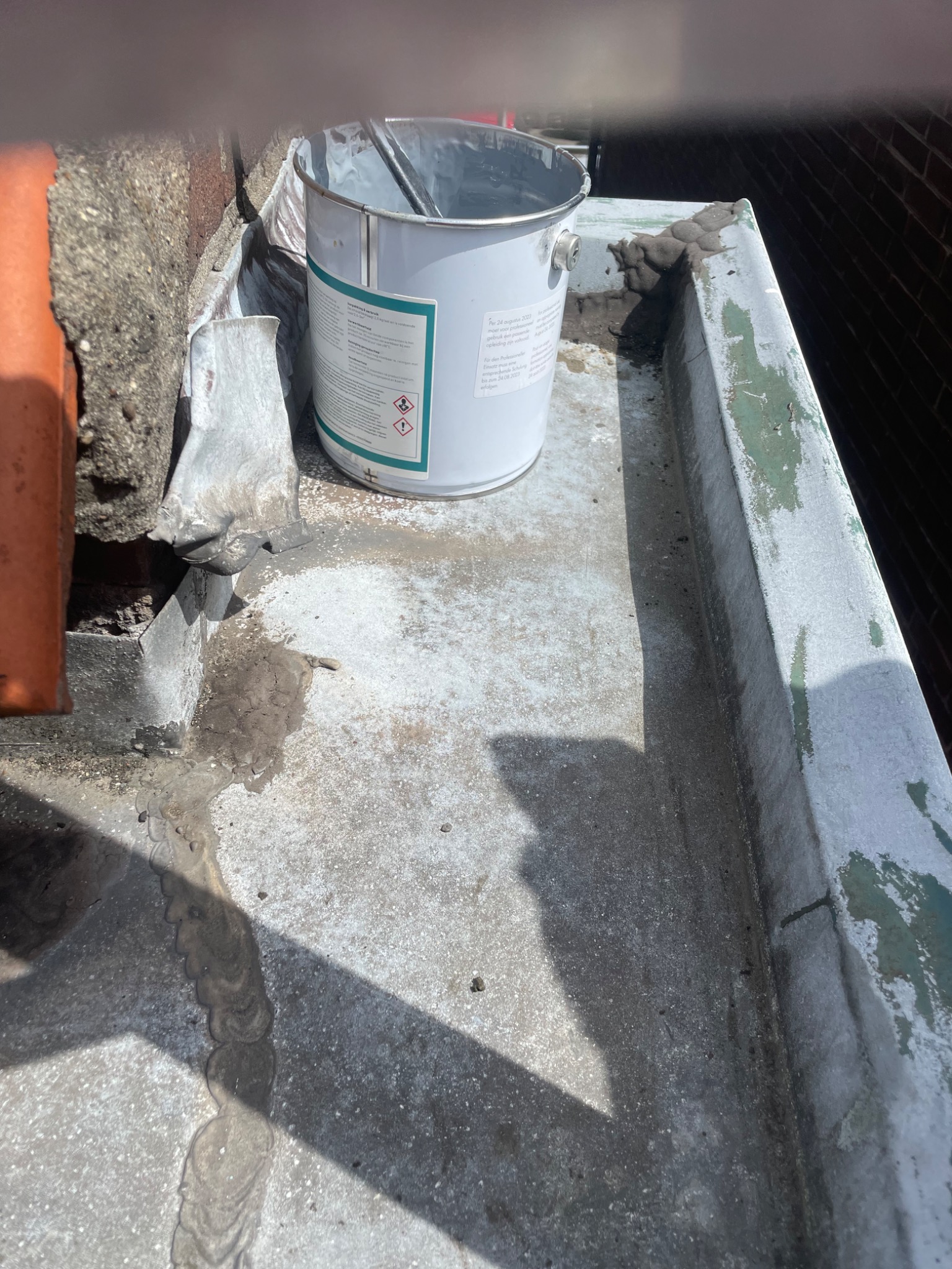 Renowacja i uszczelnienie rynny praca przed wykonaniem