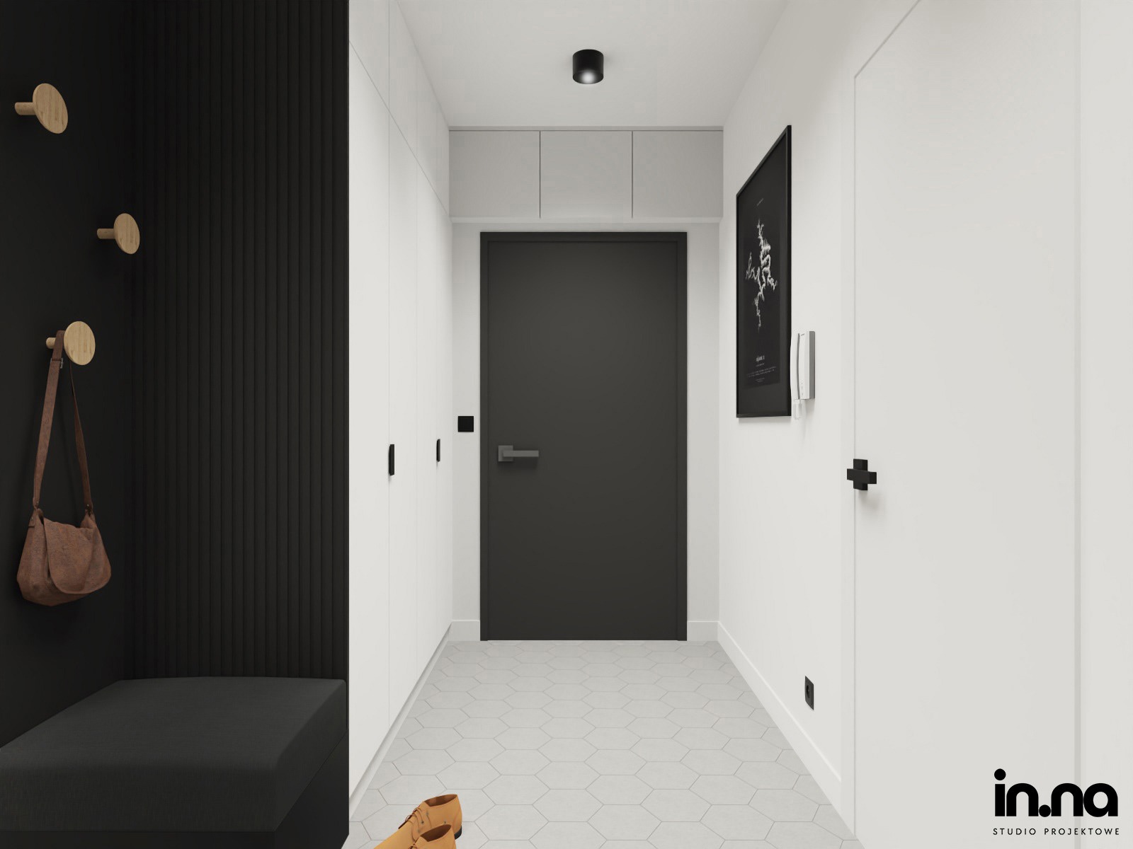 Nowoczesny przedpokój w Warszawie z czarną ścianą z wieszakami, szarą ławeczką, białymi szafami w zabudowie, heksagonalną podłogą i ciemnymi drzwiami wejściowymi.