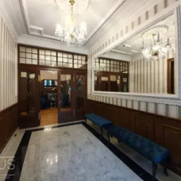 Elegancki hol z marmurową posadzką, drewnianą boazerią i tapetą w pionowe pasy, oświetlony kryształowym żyrandolem, z dużym lustrem w ozdobnej ramie i dwoma tapicerowanymi ławkami w kolorze...