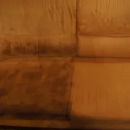 Ekstrakcyjne czyszczenie tapicerki meblowej.