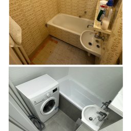 Krystian Miącz USŁUGI REMONTOWE - Porównanie łazienki przed i po: Stare, wzorzyste płytki ceramiczne kontra nowoczesne, szare wykończenie z pralką.