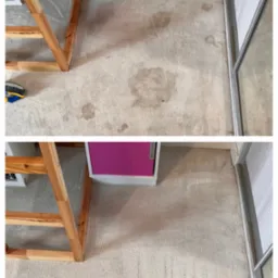 Porównanie fragmentu jasnego dywanu przed i po czyszczeniu, widoczne plamy zredukowane, fragment drabinki łóżka piętrowego i szafy z różowym frontem.