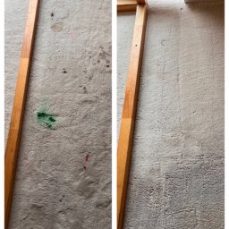 Multi Clean Paweł Sitkowski - Porównanie obszaru dywanu przed i po czyszczeniu, widoczne ślady po plamach usunięte, drewniany element ramy w kadrze.