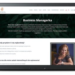 Golden-Media.pl - Laptop wyświetla stronę internetową z nagłówkiem 'Business Managerka', tekstem o wsparciu w zarządzaniu i zdjęciem kobiety.