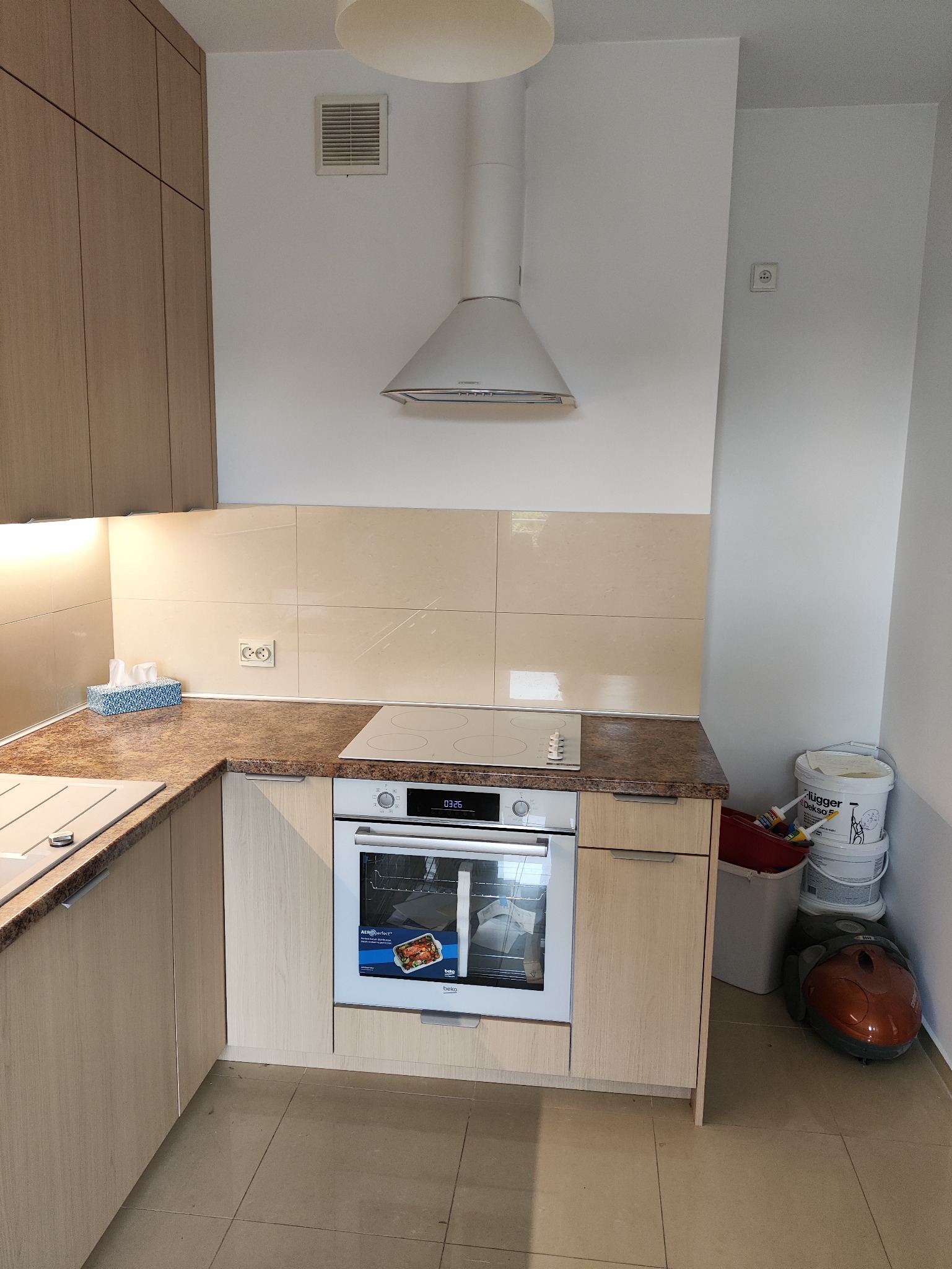 Fronty z płyty EGGER H3152 ST19 Dąb Vicenza bielony. W jasnej kuchni wyglądają fenomenalnie.