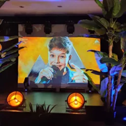 mała scena bal dla dzieci