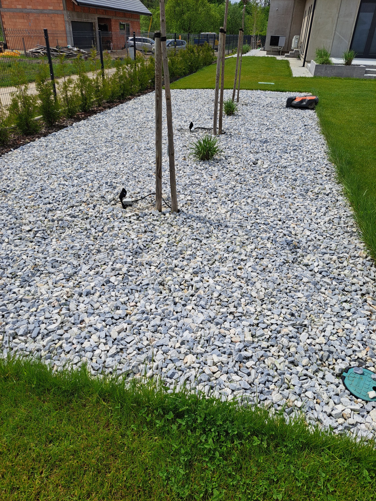 Plewienie w Kamieniu- usuwanie chwastów i traw