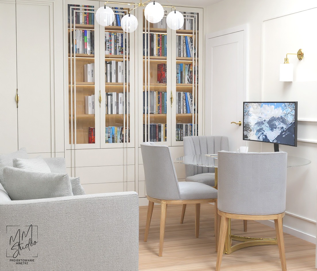 Elegancki salon z biblioteczką i szklanym stołem w Ciechanowie. Stonowana kolorystyka i nowoczesne oświetlenie tworzą przytulną przestrzeń do relaksu.