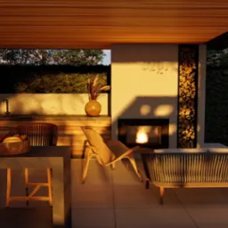 Zadaszony taras z kominkiem, drewnianym sufitem i meblami ogrodowymi oświetlony ciepłym światłem zachodzącego słońca, z widokiem na zielony żywopłot.