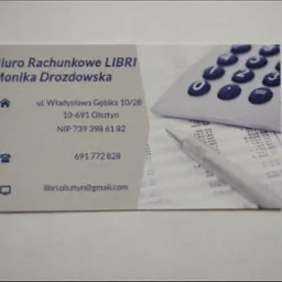 Wizytówka biura rachunkowego LIBRI Monika Drozdowska z adresem, numerem NIP, telefonem i adresem e-mail, na tle kalkulatora i wydruku z danymi finansowymi.