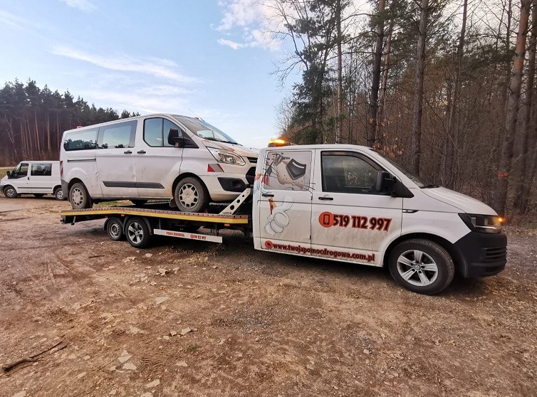 Pomoc drogowa Dąbrowa Górnicza 24h - Laweta do transportu samochodów osobowych i dostawczych 6 osobowa dubel kabina