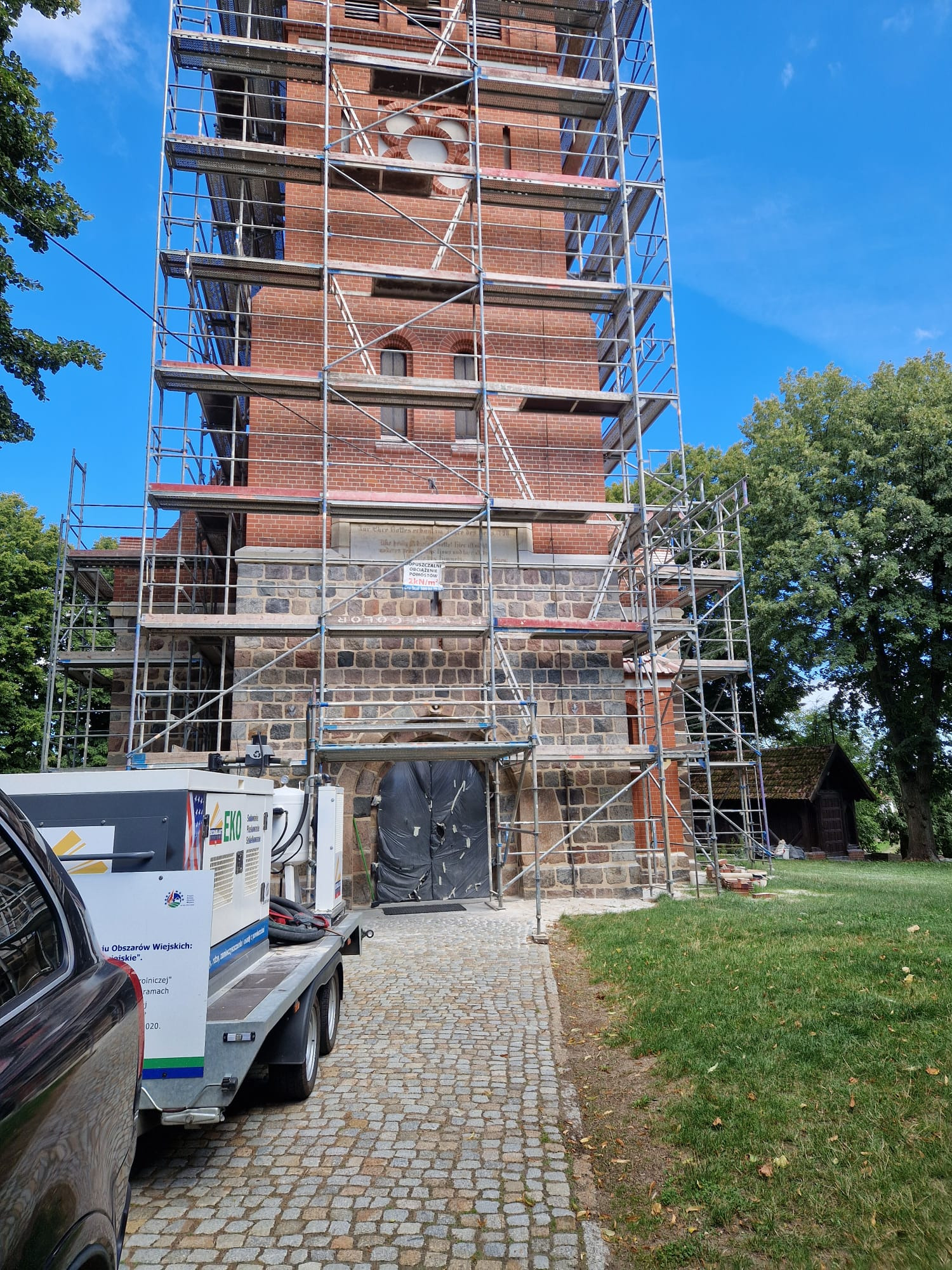 Precyzyjne czyszczenie starego piaskowca-pudrowanie