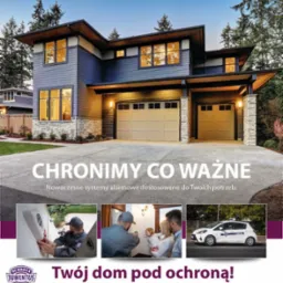 Dwupiętrowy dom z dwoma garażami, prezentowany w reklamie systemów alarmowych. W tle widoczne drzewa, a w dolnej części zdjęcia kadry z instalacji systemu, rodziny i samochodu patrolowego.