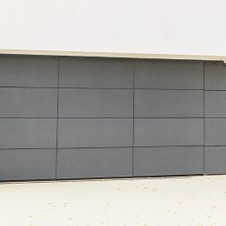Brama garażowa fasadowa, tzw. ukryta, zlicowana z elewacją