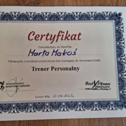 Certyfikat ukończenia kursu na trenera personalnego dla Marty Makoś, wydany przez Stowarzyszenie Sportowe Gorzów i Body Fitness Halina Kunicka, data wystawienia 25.06.2023.