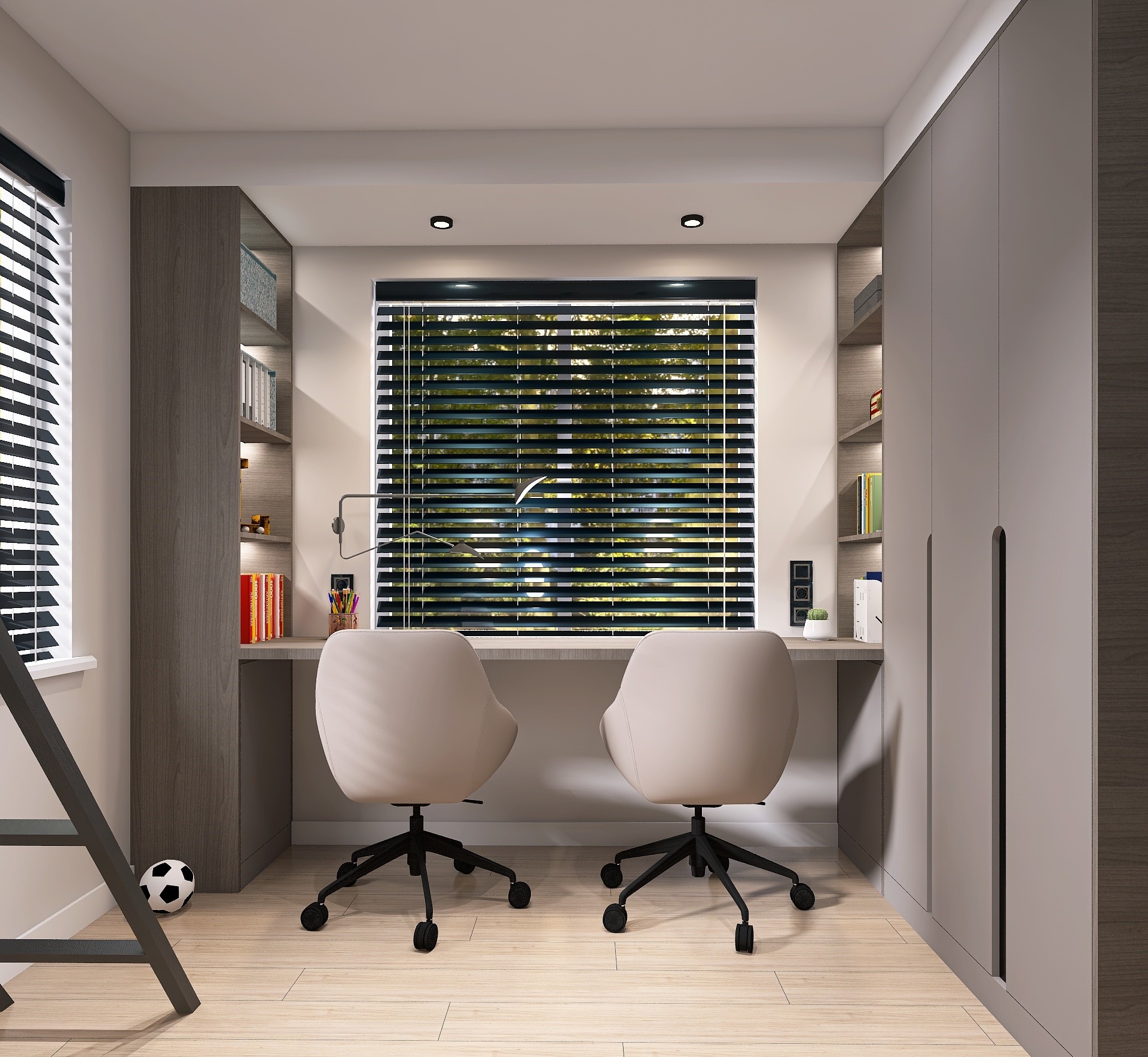 Pokój ucznia z biurkiem wnękowym pod oknem z żaluzjami, dwoma krzesłami obrotowymi, regałami i szafą w zabudowie, piłka nożna przy drabince.