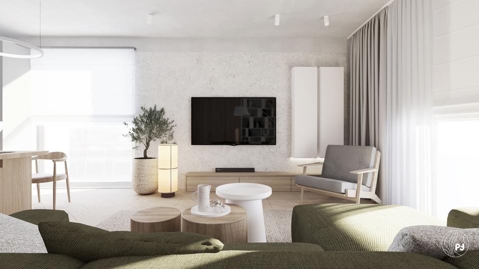 Jasne wnętrze salonu z telewizorem, rośliną w doniczce, drewnianymi stolikami kawowymi i szarą sofą z poduszkami, oświetlone światłem dziennym wpadającym przez okno z zasłonami.