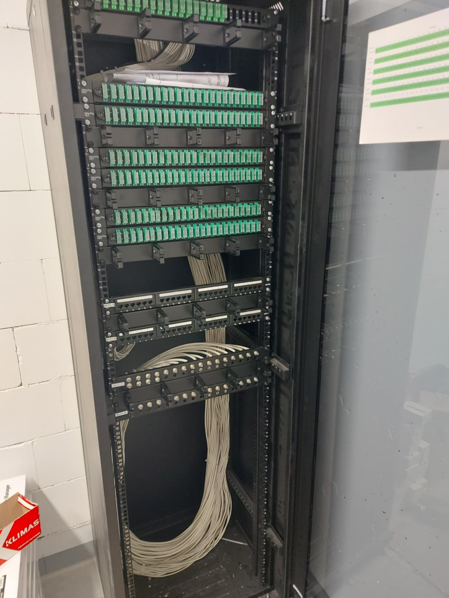 Szafa RACK w zabudowie wielorodzinnej