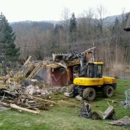 Witam,
zajmujemy sie wyburzaniem roznego rodzaju obiektow, budynkow,garazy, altan itp. Oprozniamy pomieszczenia przed wyburzeniem oraz utylizujemy odpady i wywozimy je.
Przygotowujemy mieszkania pod remont.