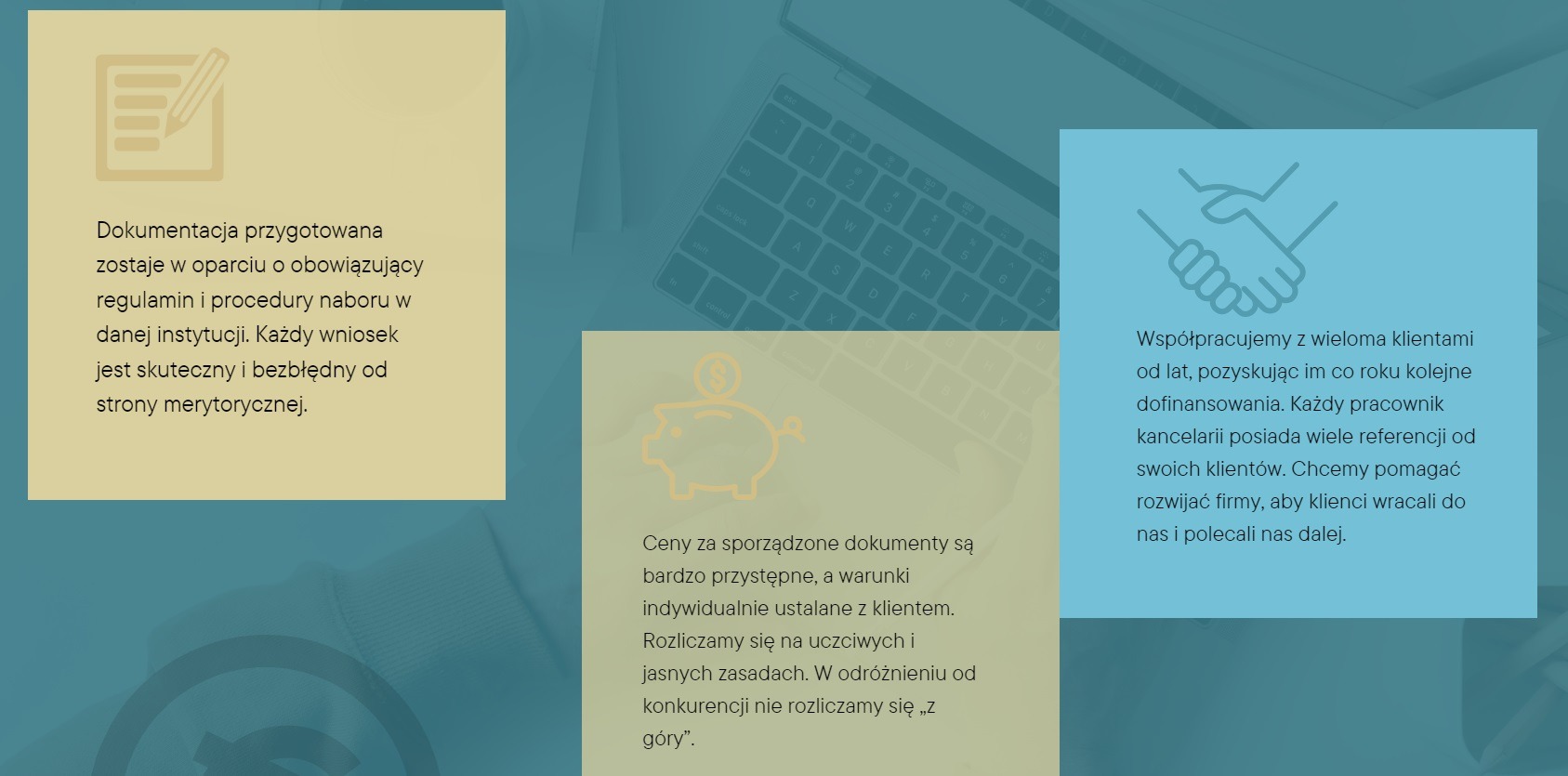 Grafika przedstawiająca schematycznie przygotowywanie dokumentacji, oszczędności i współpracę z klientami na tle klawiatury laptopa.