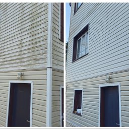 Agnieszka Impert - Porównanie elewacji budynku przed i po czyszczeniu, widoczne różnice w kolorze i czystości sidingu.