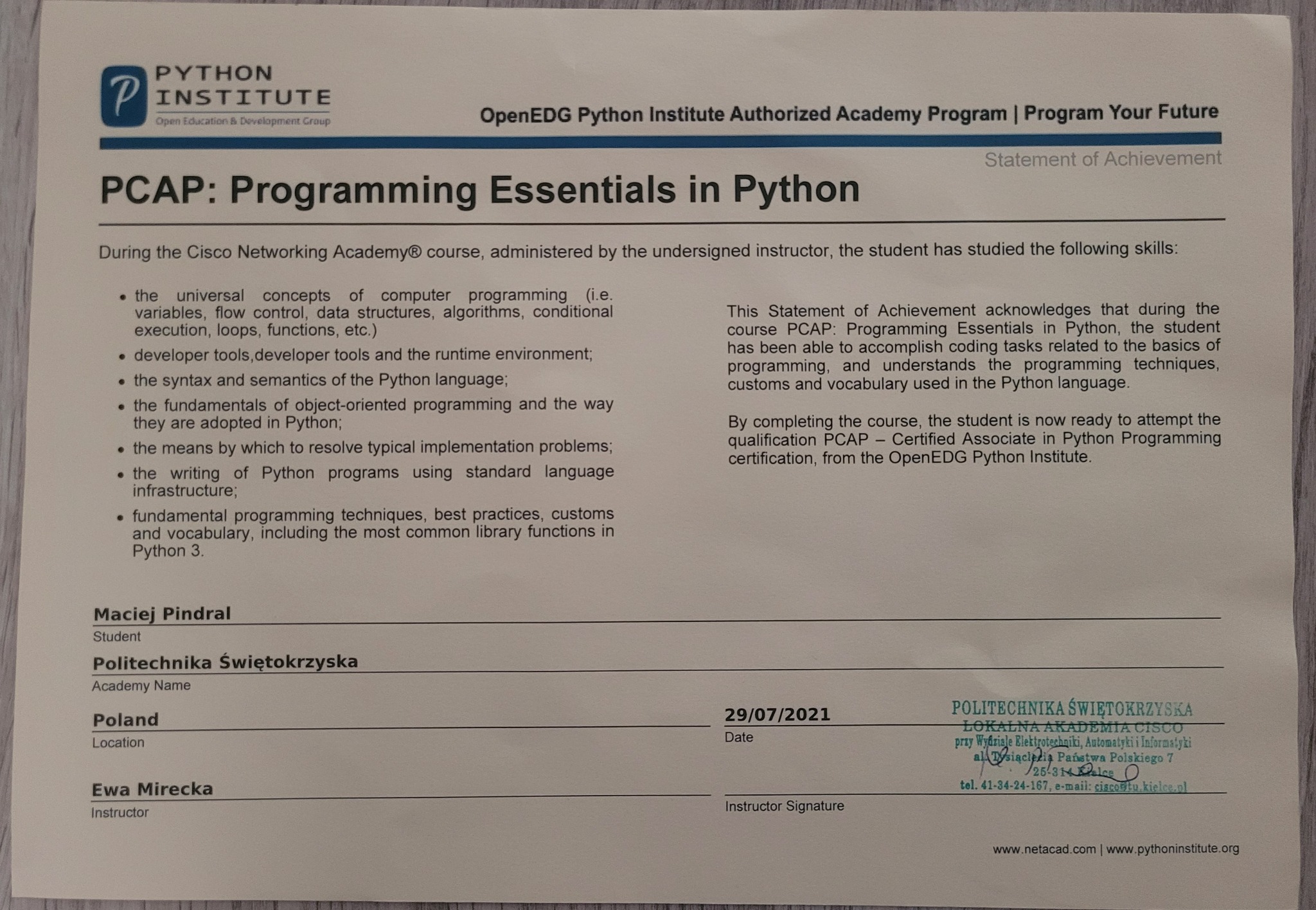 Certyfikat ukończenia kursu PCAP: Programming Essentials in Python, wydany przez Python Institute, z listą nabytych umiejętności i danymi studenta Macieja Pindrala oraz instruktora Ewy Mireckiej.