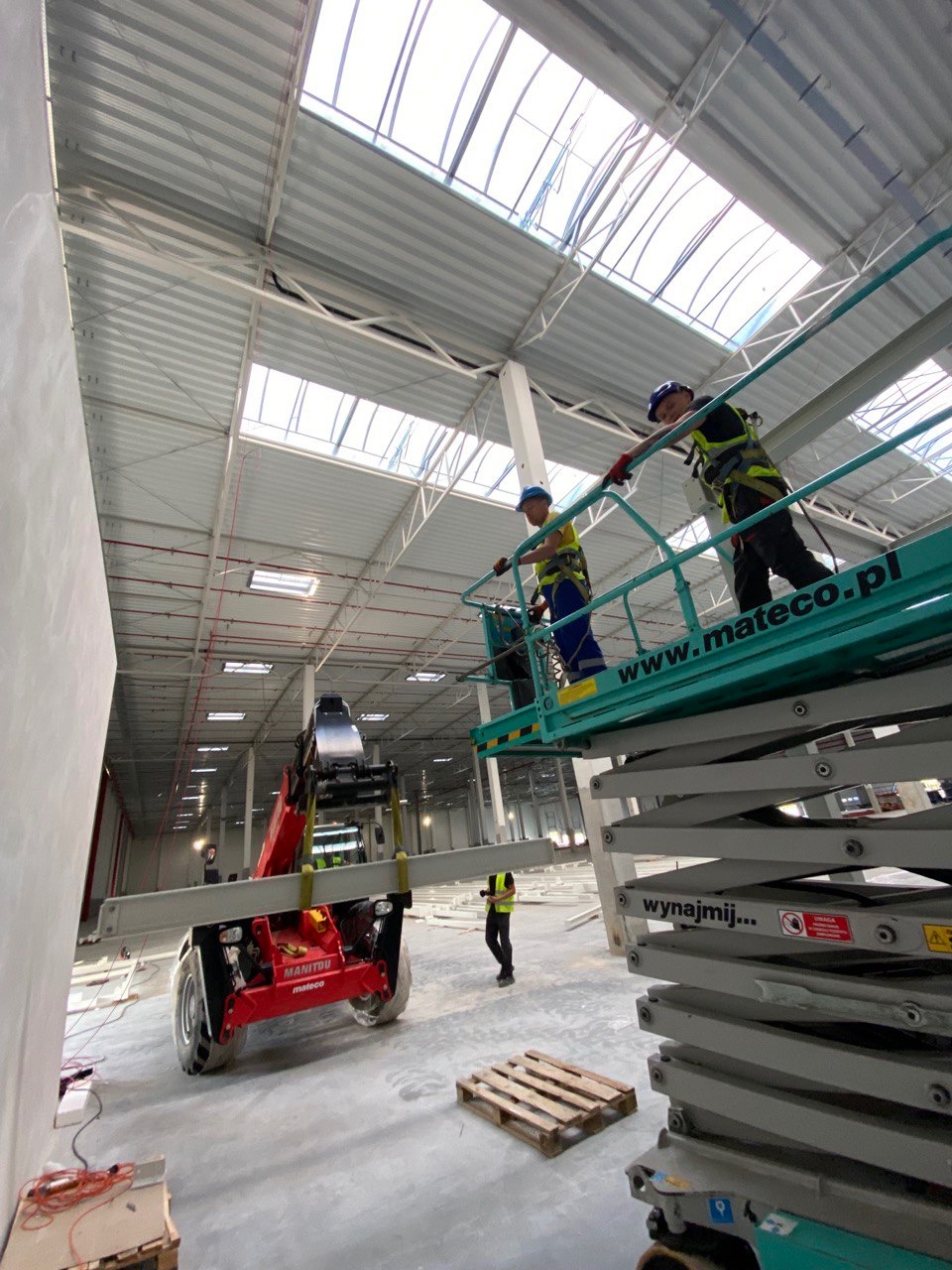 Montaż konstrukcji stalowych