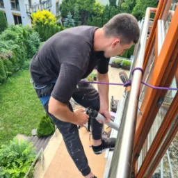 Renowacja okien drewnianych oraz wymiana sylikonu