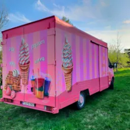 Malowany foodtruck sprejami, a grafiki malowane aerografem