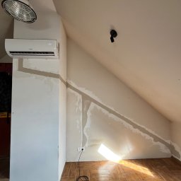 Montaż klimatyzatora z wkuciem instalacji chłodniczej