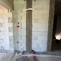 Przygotowanie instalacji chłodniczej przed wykonaniem tynków w budynku mieszkalnym