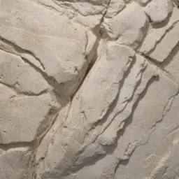 Jasna ściana z efektem skały, imitująca naturalny kamień. Wyraźna faktura, nieregularne kształty i delikatne cieniowanie. Dekoracyjna powierzchnia z mikrocementu.