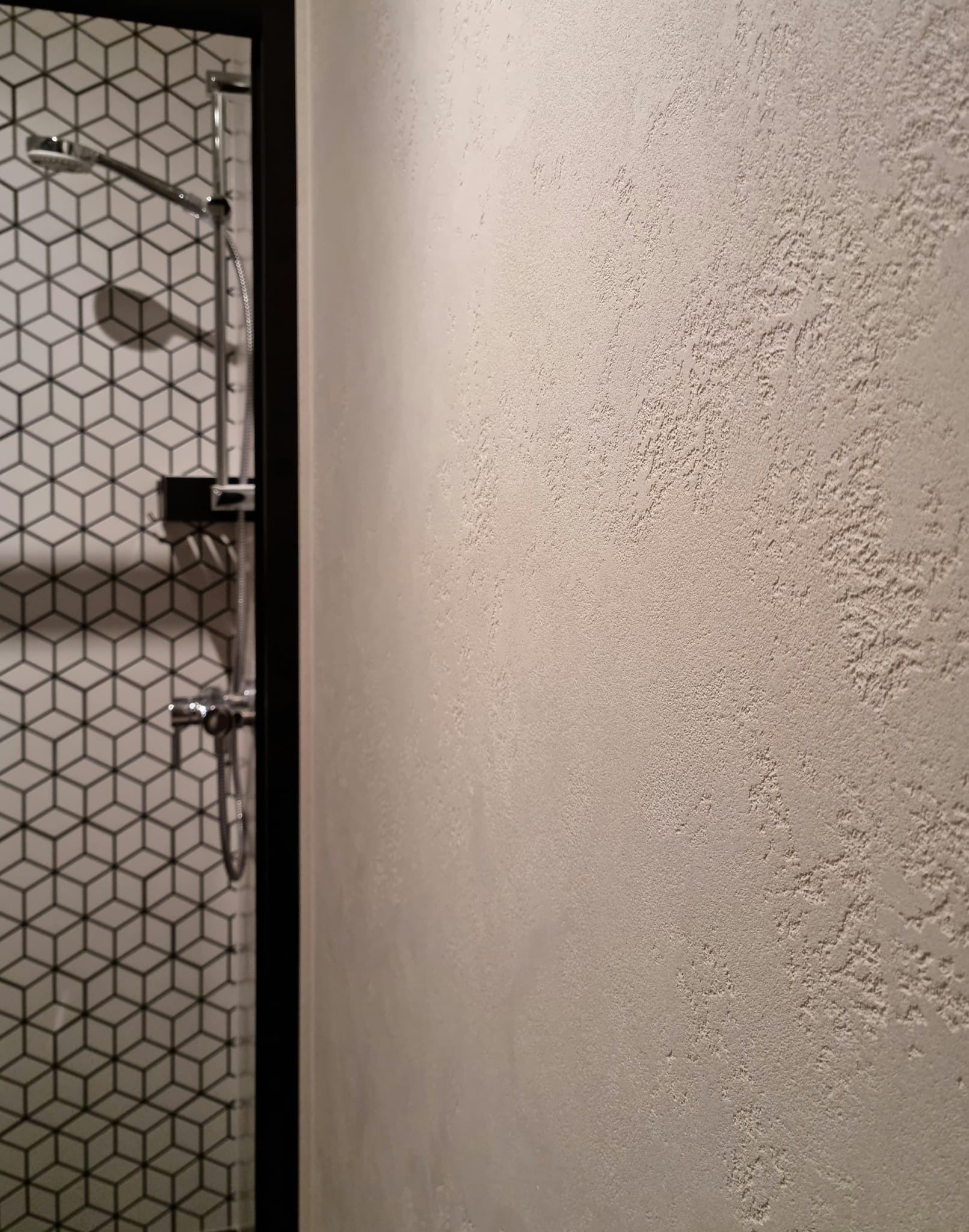 Beton architektoniczny wykonany w łazience