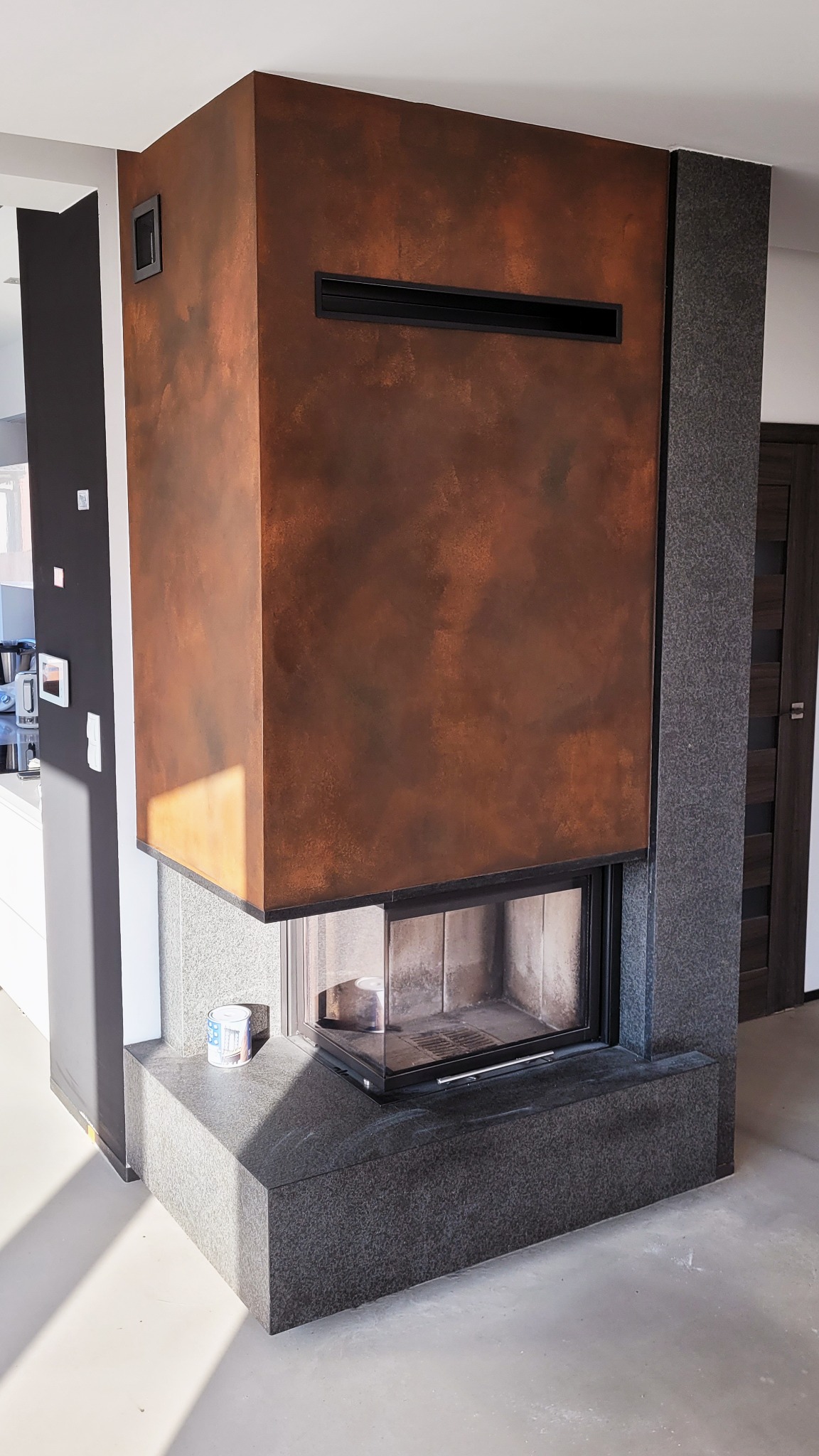 Efekt rdzy na kominku