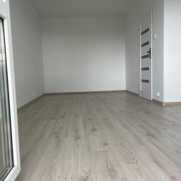 Usługi Budowlane Marek Łukojć - Sufit Napinany w Salonie Olsztyn