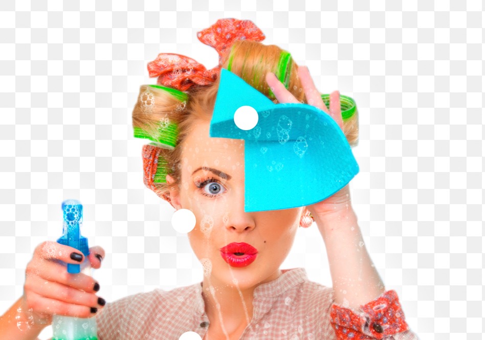 Kobieta z lokówkami, w koszuli w kratę, czyści szybę niebieską ściereczką i spryskiwaczem, z wyrazem zaskoczenia na twarzy.