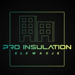 Logo firmy 'Pro Insulation Elewacje' z graficznym przedstawieniem dwóch budynków w formie schematycznych obrysów, gradient od zieleni do żółci na czarnym tle.