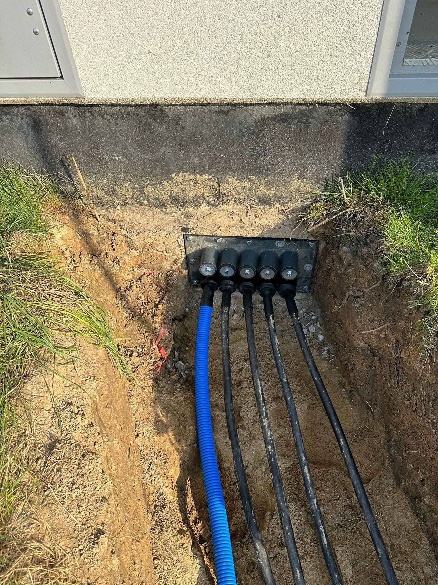 Wprowadzenie kabli nN do stacji PV