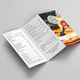 Rozłożona, trójdzielna ulotka menu restauracji Nova Pizza Opalenica, prezentująca ofertę burgerów, fast foodów i sałatek wraz z cenami, z ilustracjami pizzy w tle.